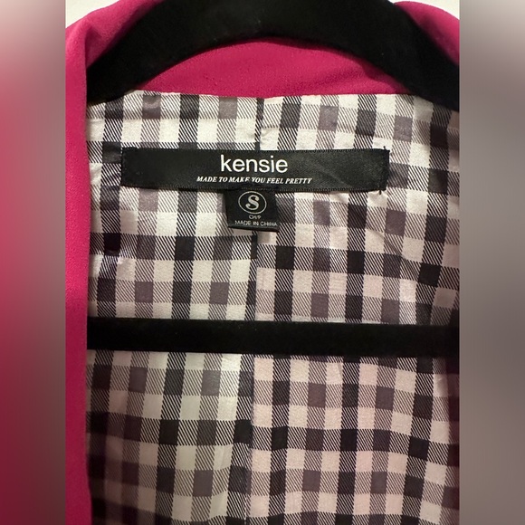 Kenzie bold pink blazer. Size small. Causal oversized fit. - Picture 2 of 5